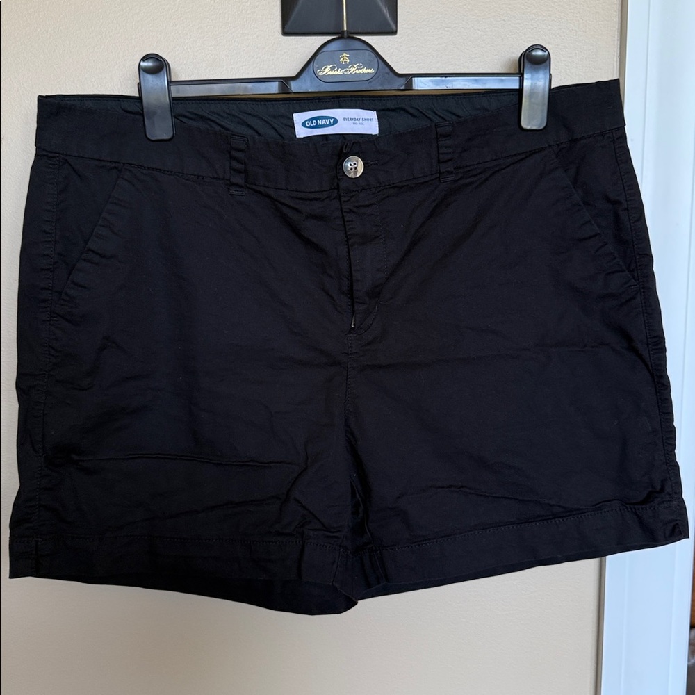Old Navy Mid-rise Everyday Shorts